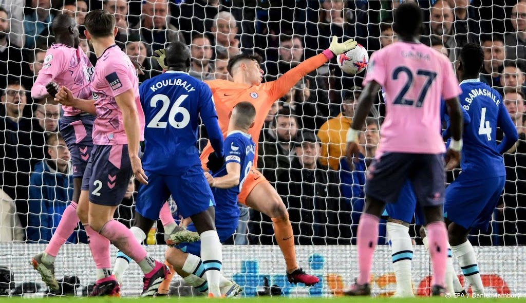 Chelsea geeft twee keer een voorsprong weg tegen Everton