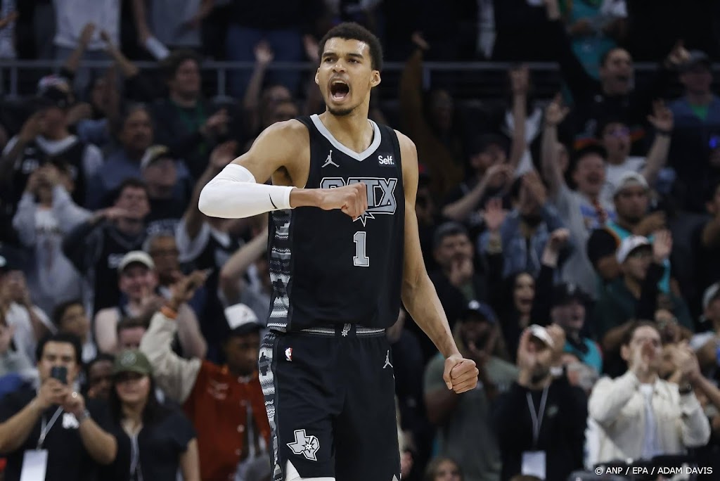 Wembanyama leidt basketballers Spurs naar zege op Nets in NBA