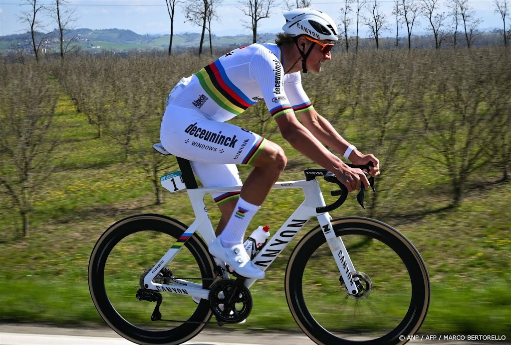 Wereldkampioen Van der Poel tot eind 2028 bij Alpecin-Deceuninck