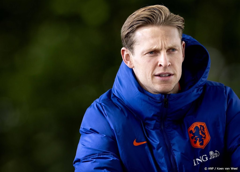 De Jong sluit aan bij besloten training van Oranje