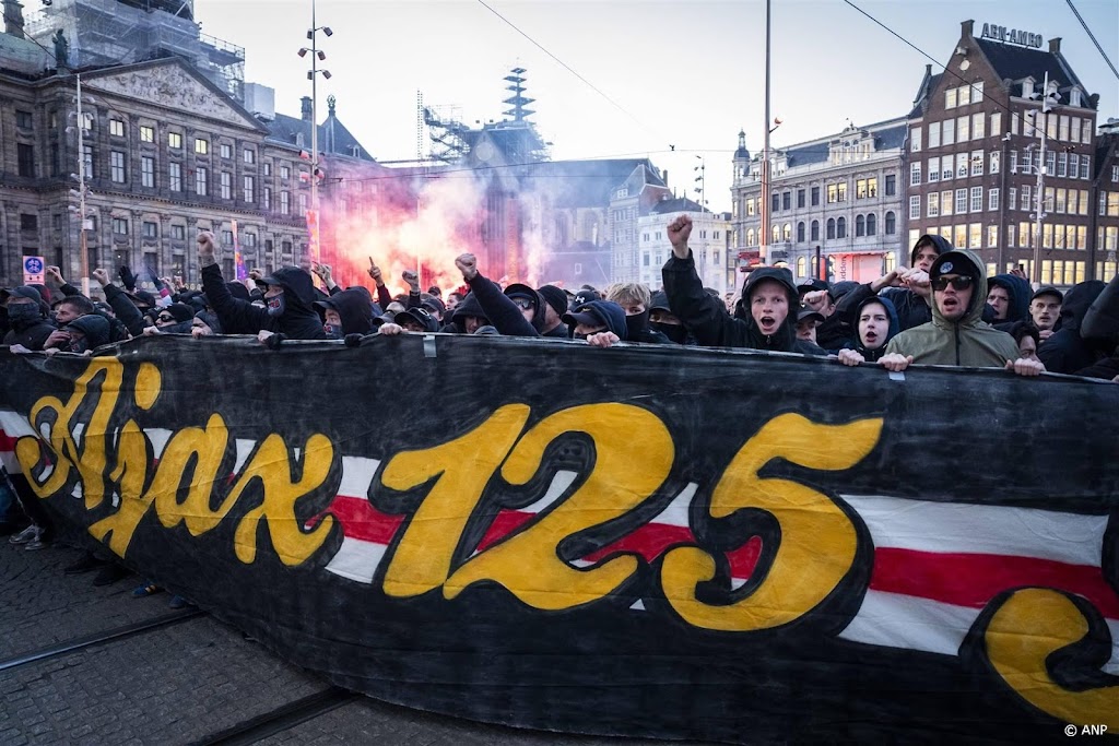Viering 125e verjaardag Ajax afgesloten met groot vuurwerk 