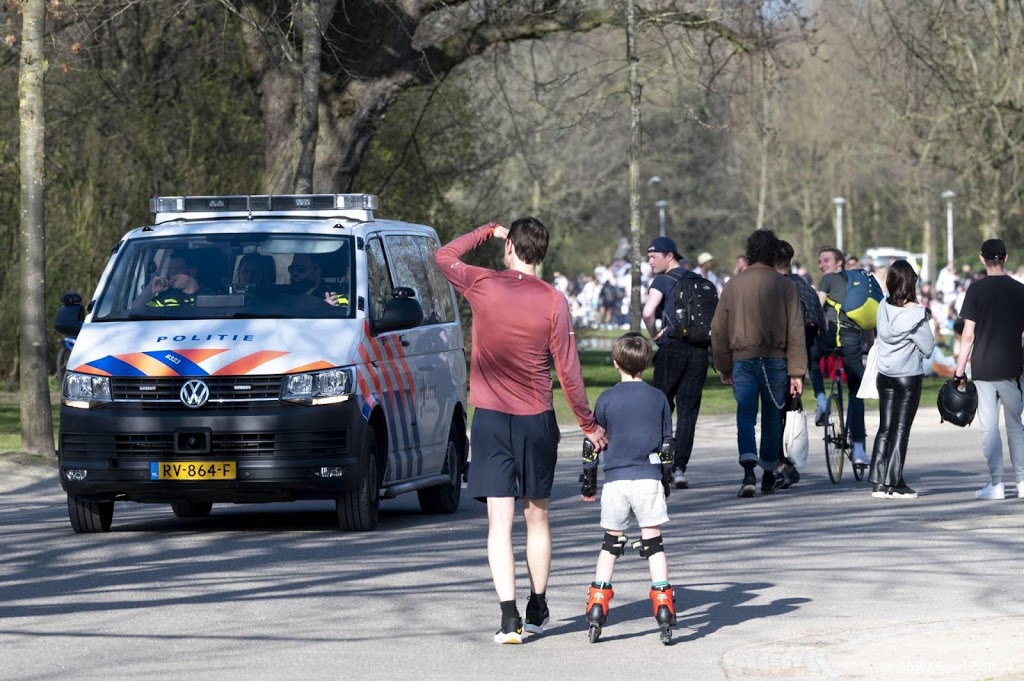 Vondelpark in Amsterdam weer dicht wegens drukte