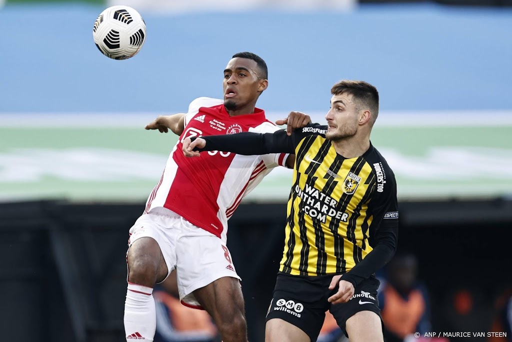 Ingevallen Neres bezorgt Ajax eerste prijs van seizoen