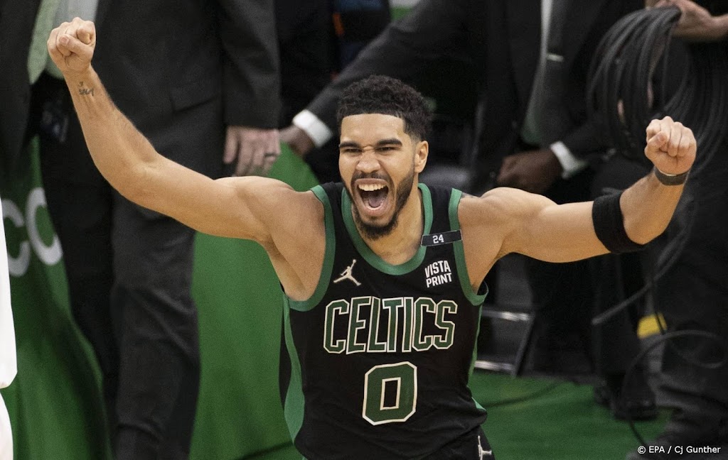 Tatum bezorgt basketballers Celtics zege in de laatste seconde