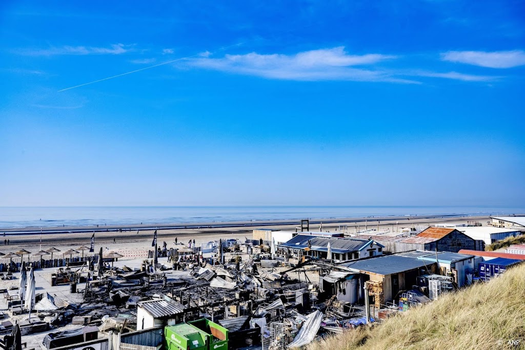 Strand populair op warme en zonnige tweede paasdag
