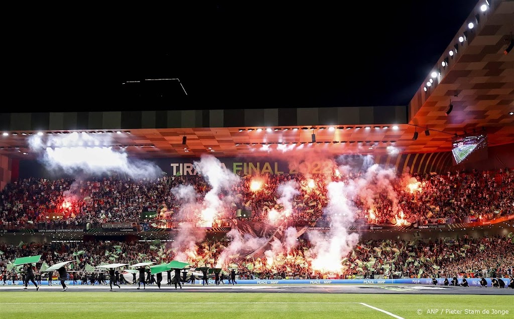 OM eist taakstraf tegen Feyenoordfans om belediging en bedreiging