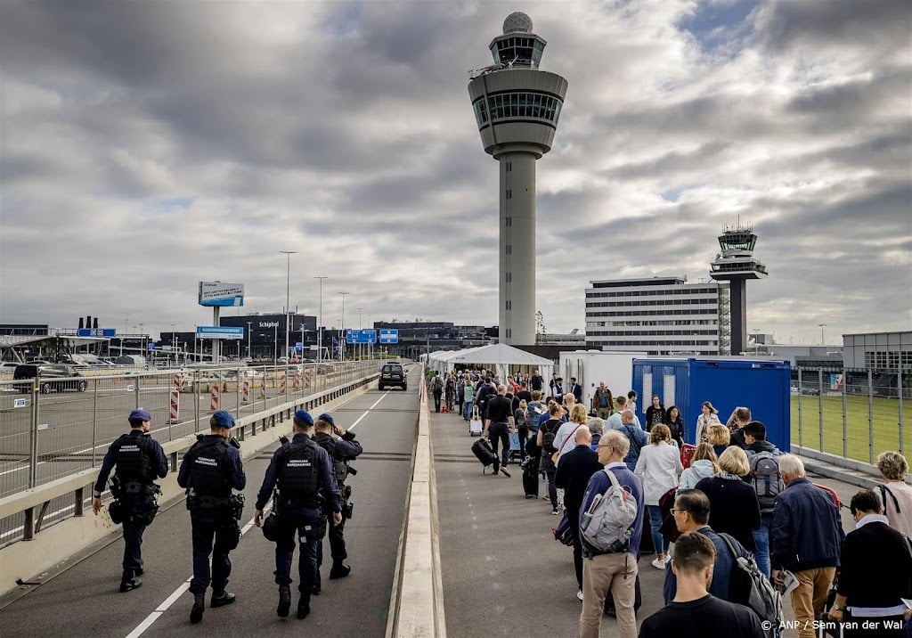 Schiphol: weer rijen in meivakantie, maar lengte zal meevallen