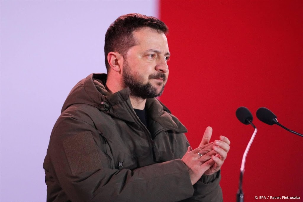 Zelensky bezoekt Oekraïense militairen aan het front