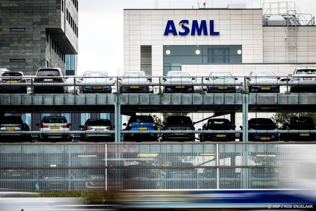 ASML toont herstel in licht hogere AEX na koersval