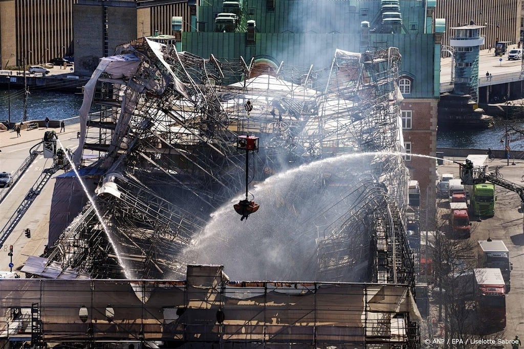 Bluswerkzaamheden beursgebouw Kopenhagen duren nog zeker een dag