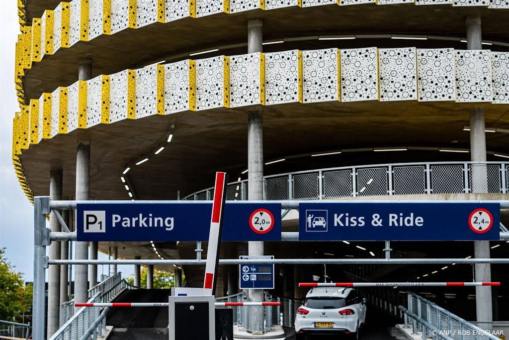 Parkeren op vliegveld deze zomer weer fors duurder