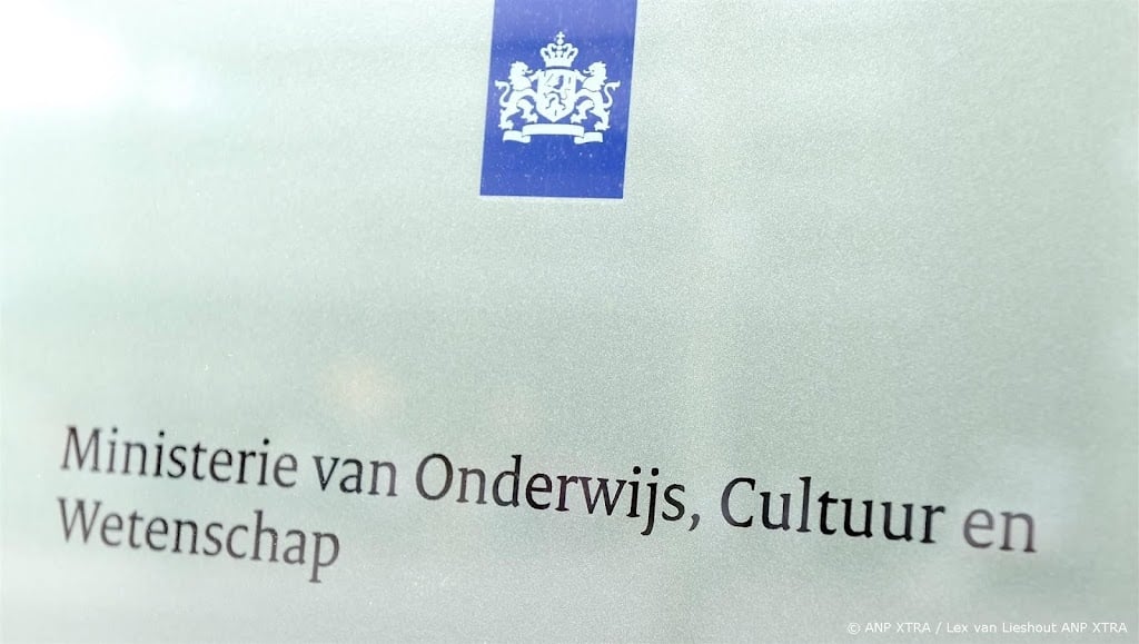 OCW haalt geld bij onderwijs weg voor tegenvallers op begroting