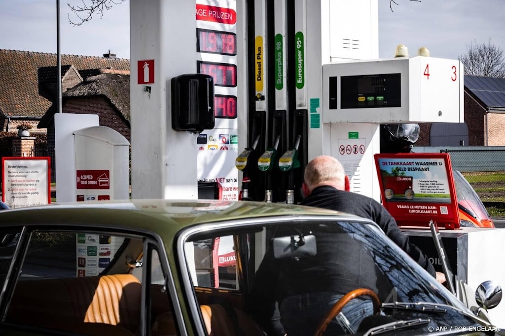 Tanken iets goedkoper na nieuws van vrijdag over opening Hormuz