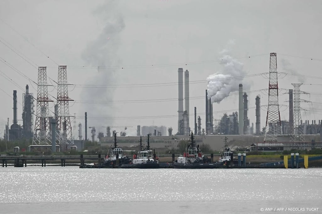 Schepen varen weer op de Schelde na zinken Nederlands vrachtschip