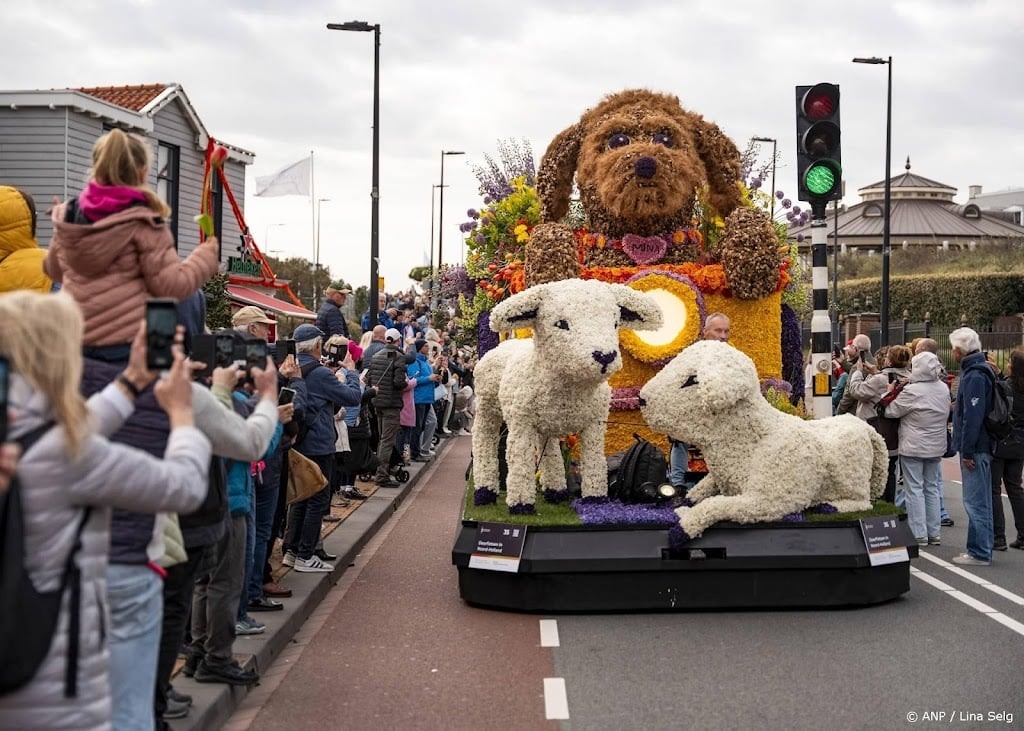Miljoen kijkers langs de weg bij Bloemencorso Bollenstreek
