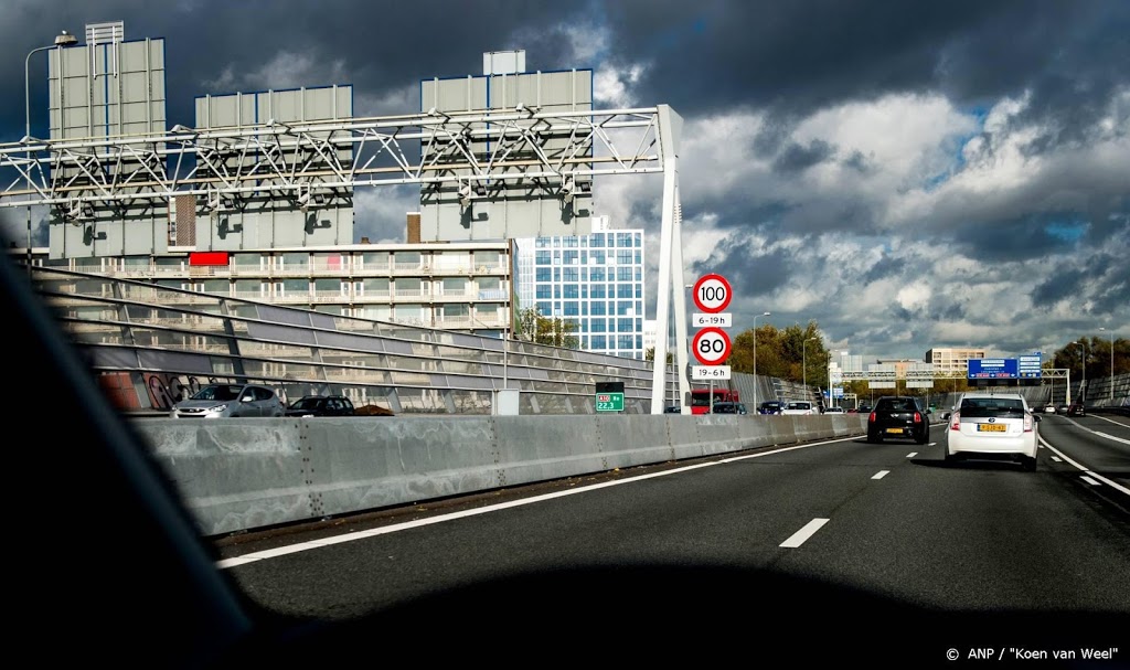 A10 nog deels dicht na losraken zijwand viaduct