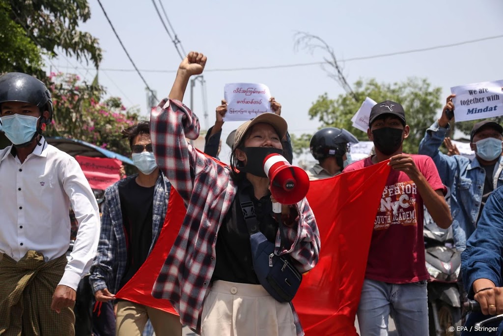 Dodental na protesten in Myanmar stijgt tot boven de 800