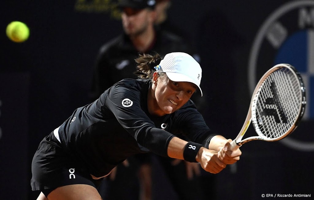Tennisster Swiatek verlaat toernooi Rome met dijbeenblessure