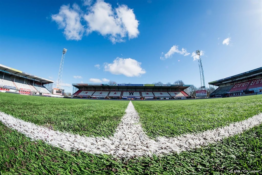Besuijen schiet FC Emmen naar halve finales play-offs     
