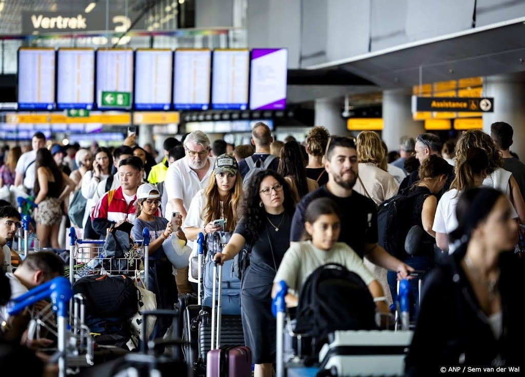 Schiphol waarschuwt voor lange rijen bij beveiligingscontrole