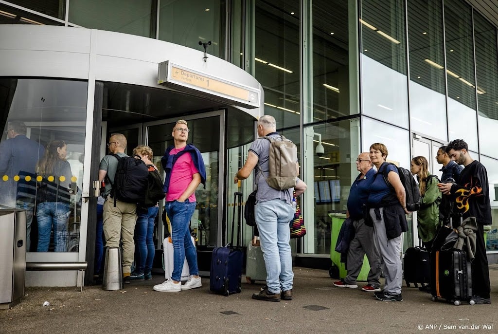 Schiphol onzeker over wachttijden na wijziging beveiligingsaanpak