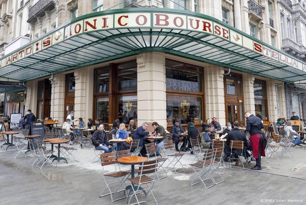 Belgen mogen langer en met meer mensen samen tafelen of drinken