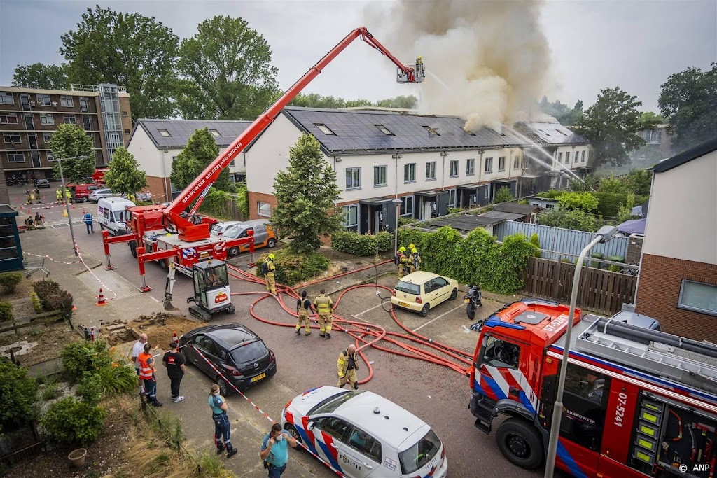 Brand in Arnhem duurt voort, vijf woningen inmiddels in brand