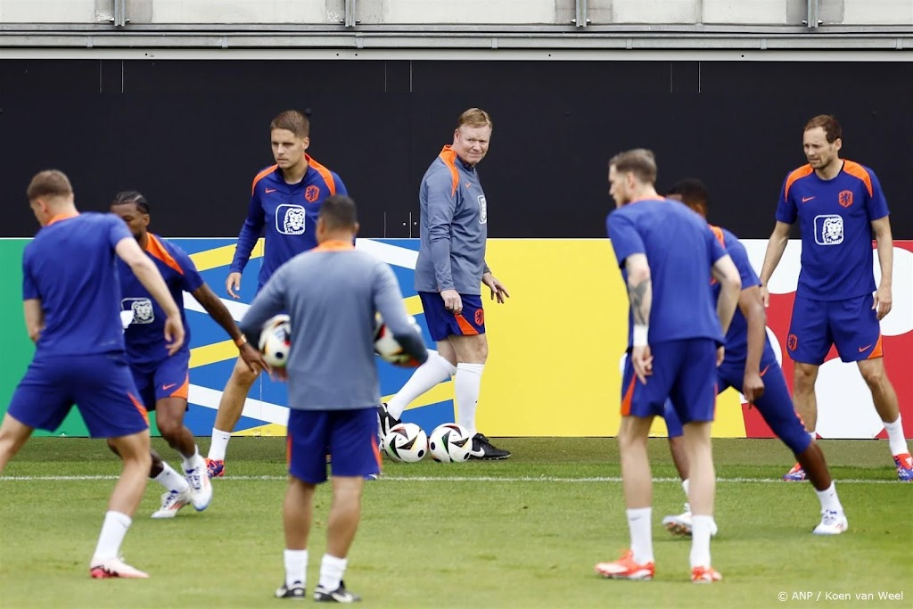 Oranje traint in Wolfsburg met alle 26 internationals
