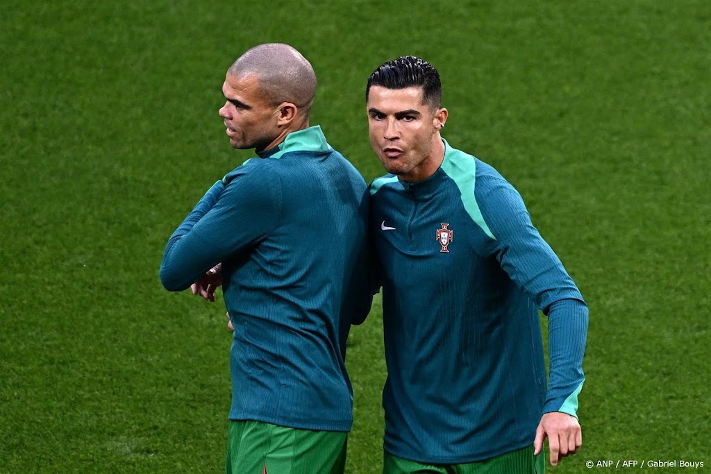 Portugal met recordbrekende Ronaldo tegen Tsjechië