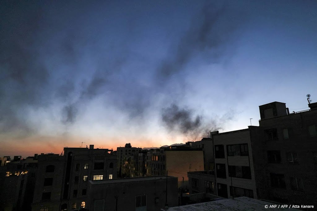 Iraniërs ontvluchten Teheran na nieuwe bombardementen