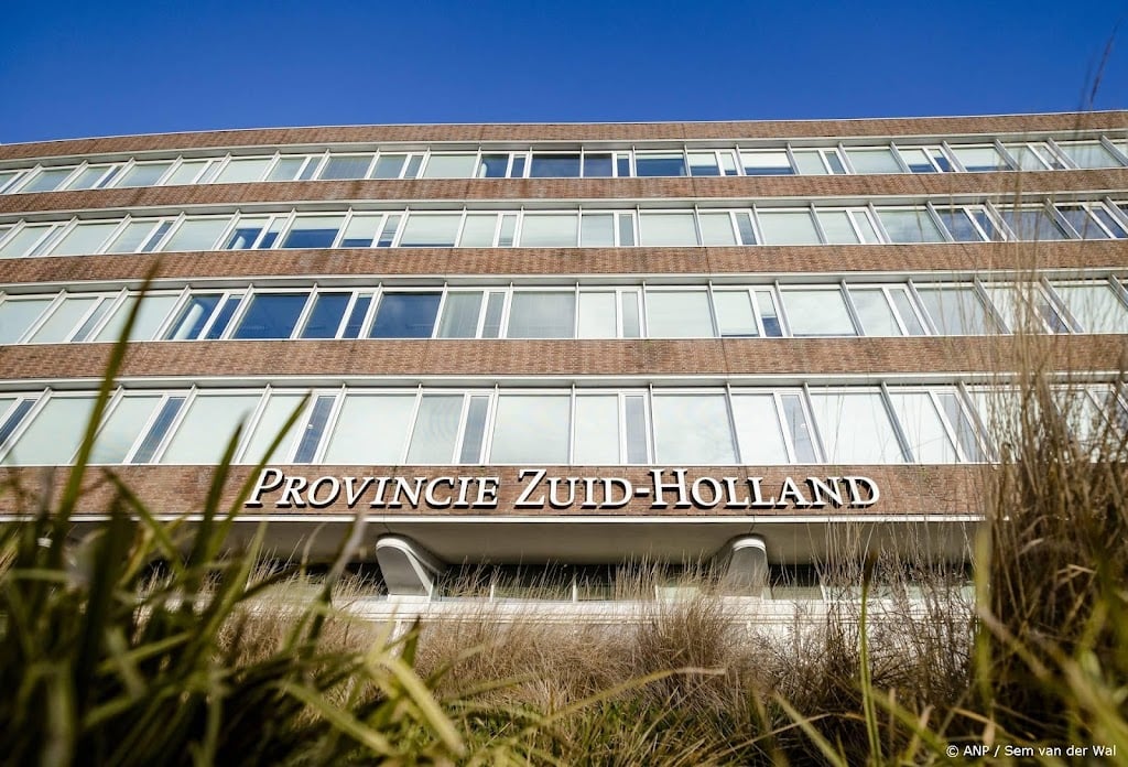 Provinciehuis Zuid-Holland in Den Haag ontruimd om brand op dak