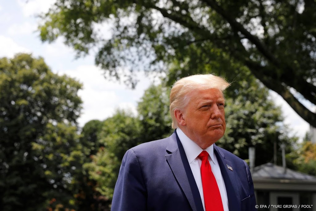 Trump verplaatst schilderijen Clinton en Bush naar zijkamer