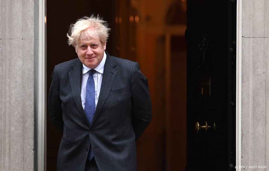 Britse premier Johnson alsnog thuis in quarantaine na kritiek