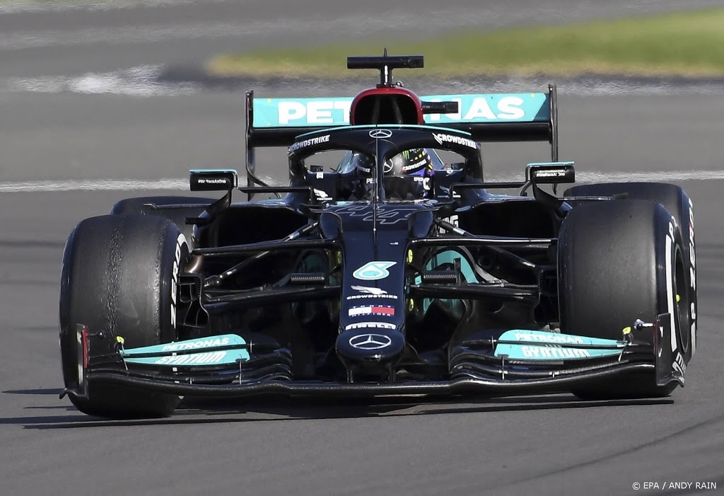 Hamilton wint GP Groot-Brittannië en loopt in op Verstappen