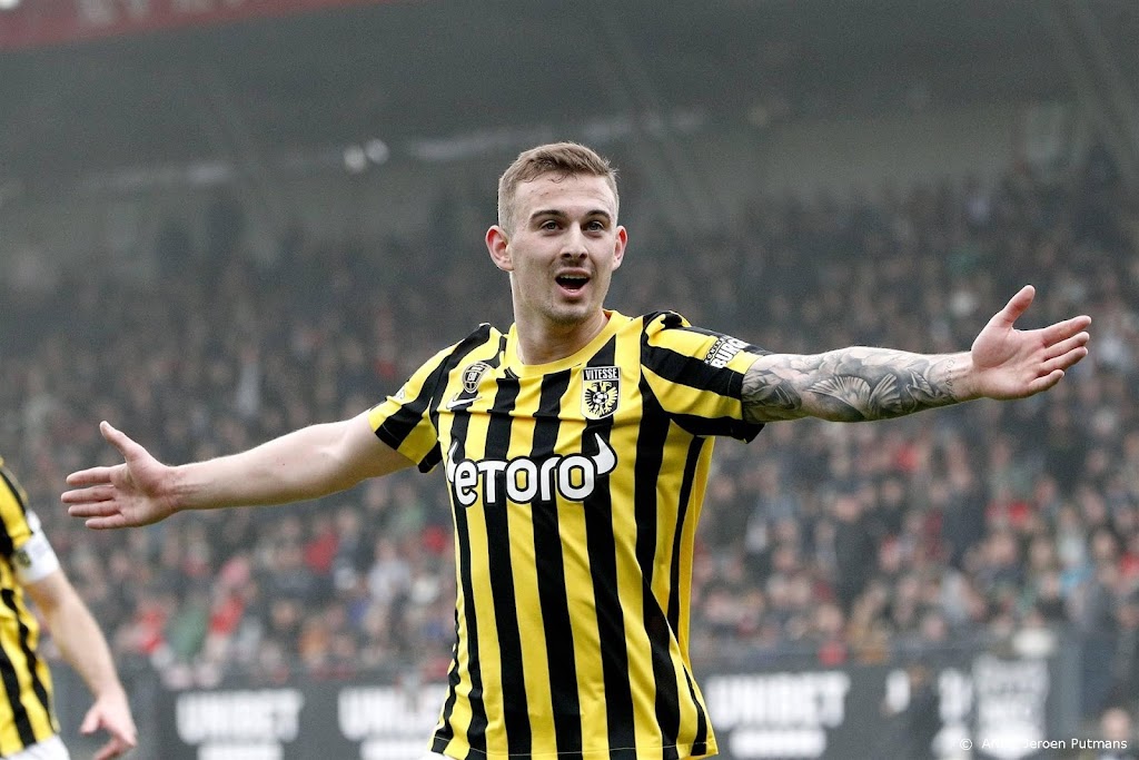 Vitesse huurt Kozlowski ook komend seizoen van Brighton