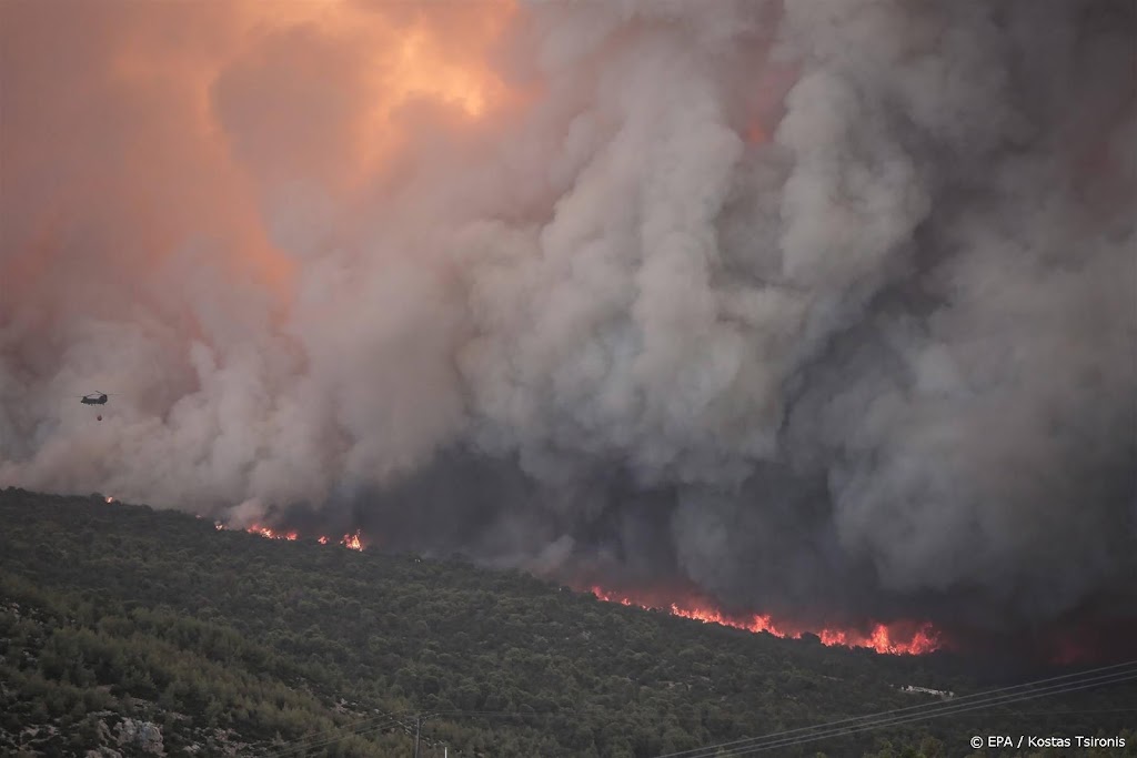 Meer evacuaties vanwege bosbrand bij Athene