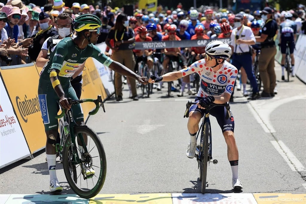 Tourpeloton op weg voor lastige heuvelrit