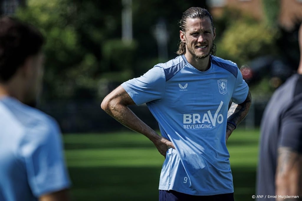 Spits Weghorst scoort bij officieus debuut voor FC Twente
