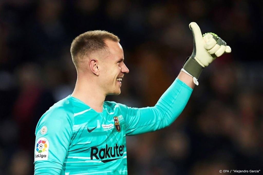 Doelman Ter Stegen van Barcelona maanden eruit na knieoperiatie