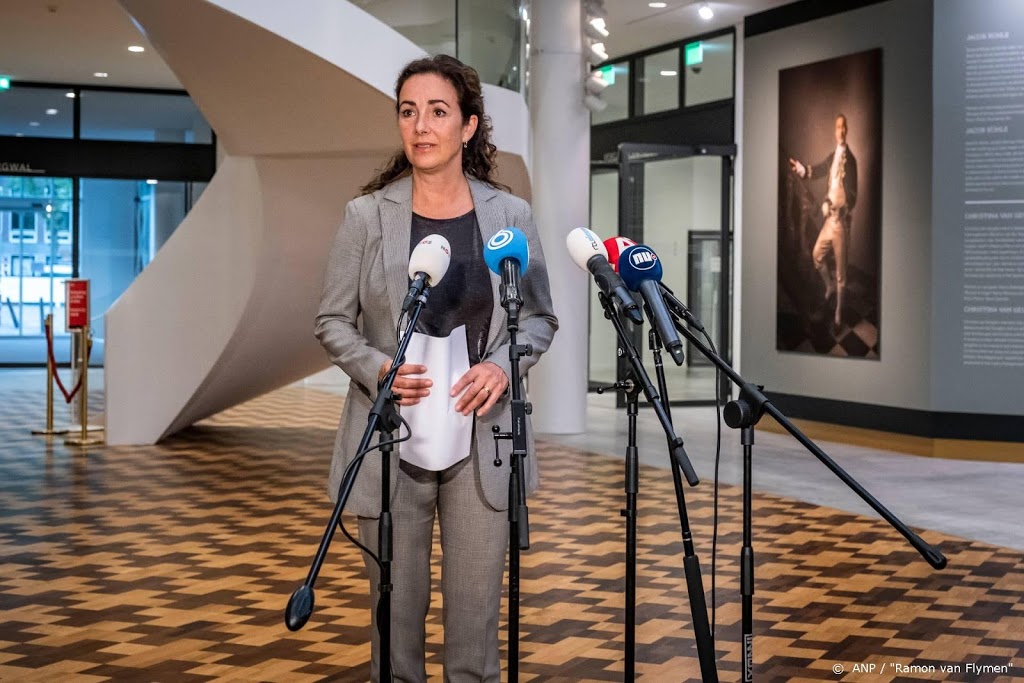 Halsema scherpt toezicht aan op naleving coronamaatregelen 