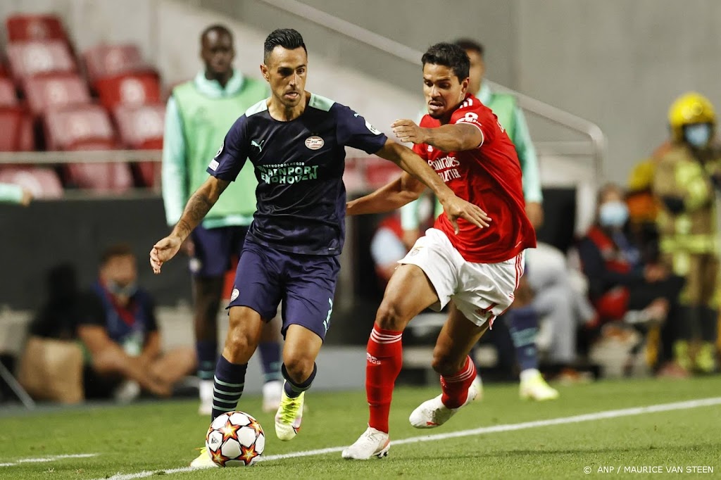 PSV houdt kans in play-offs na klein verlies bij Benfica