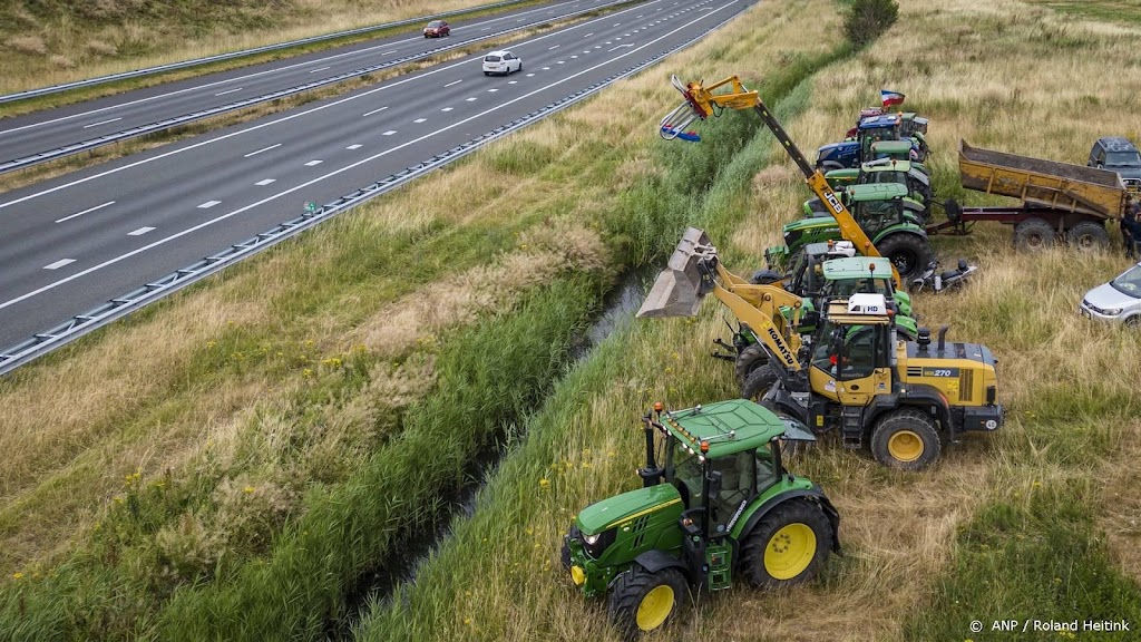 Stoet tractoren van 2 kilometer naar Antwerpen voor boerenprotest