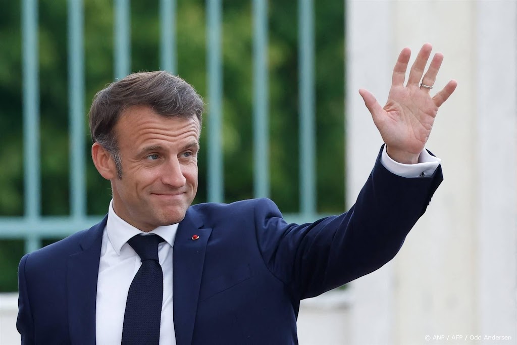 Frans radicaal-links dreigt met afzettingsprocedure tegen Macron