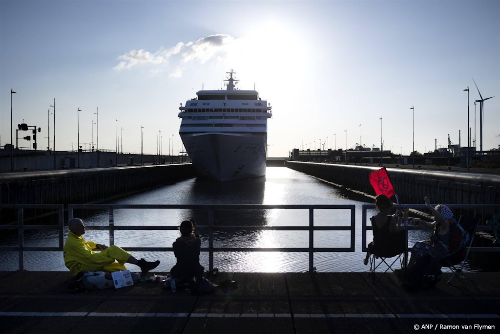Extinction Rebellion blokkeert opnieuw cruiseschip bij IJmuiden