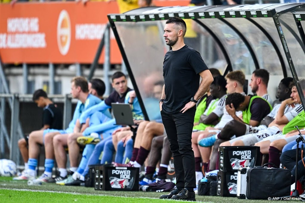 Trainer Farioli ziet Ajax twee doelpunten weggeven