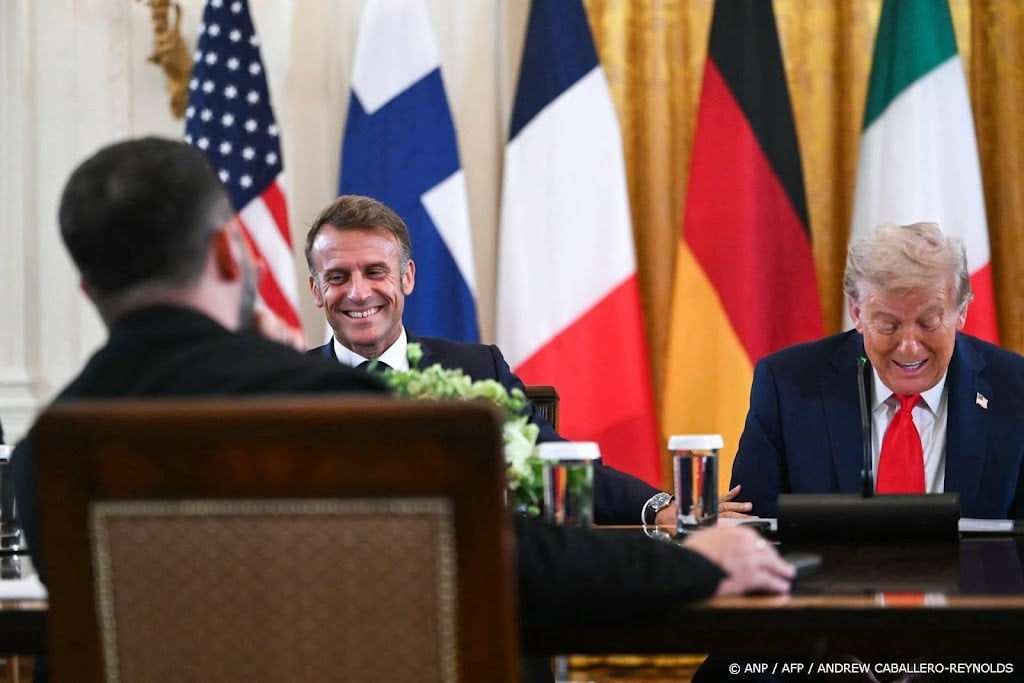 Macron pleit voor vierpartijenoverleg in vredesproces Oekraïne