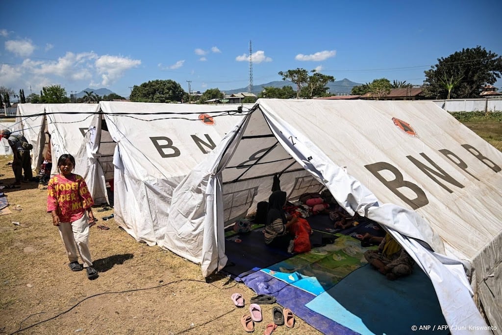 Veel meer mensen moesten huis verlaten na aardbeving Indonesië