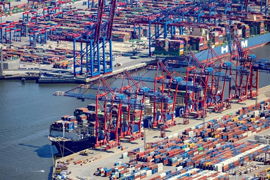 Havenarbeiders in Duitsland staken om loonconflict