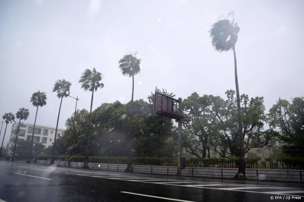 Supertyfoon Nanmadol aan land gekomen in Japan