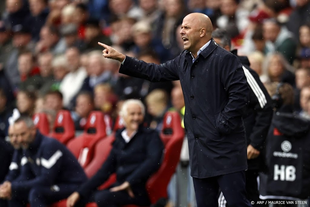 Feyenoord-coach Slot voelt zich bij twee tegentreffers benadeeld